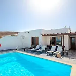 Casa Serena Panoramic Views, Ac And Pool 펜션 *