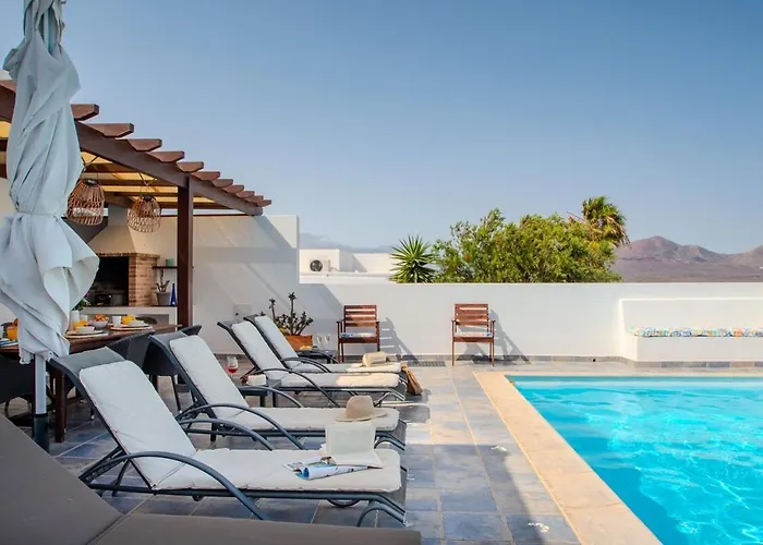Casa Serena Panoramic Views, Ac And Pool Ferienhaus
